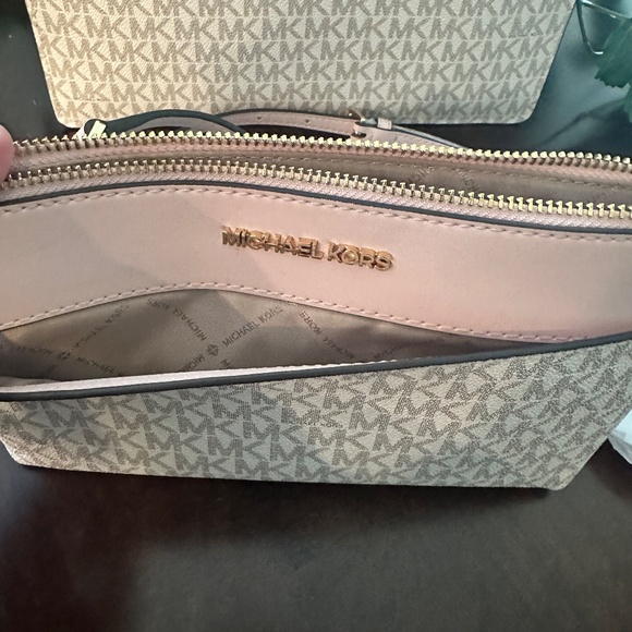 Michael Kors Clutch & Cross Body - Blush Pink - Picture 4 of 16